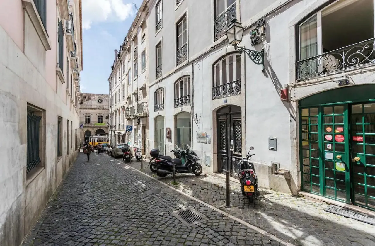 Апартаменты Beautiful And Stylish 5Br In The Heart Of Chiado Лиссабон Португалия