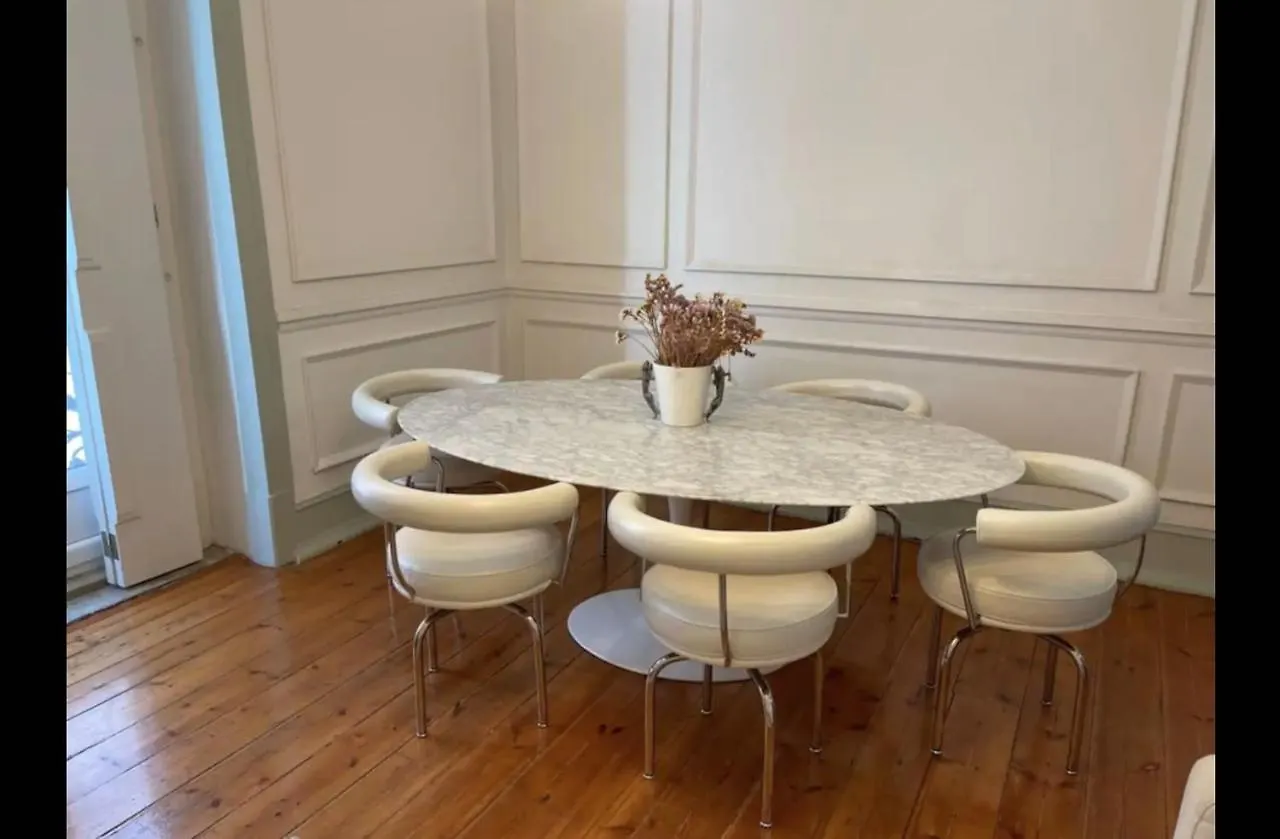 アパート リスボンBeautiful And Stylish 5Br In The Heart Of Chiadoアパートメント ポルトガル