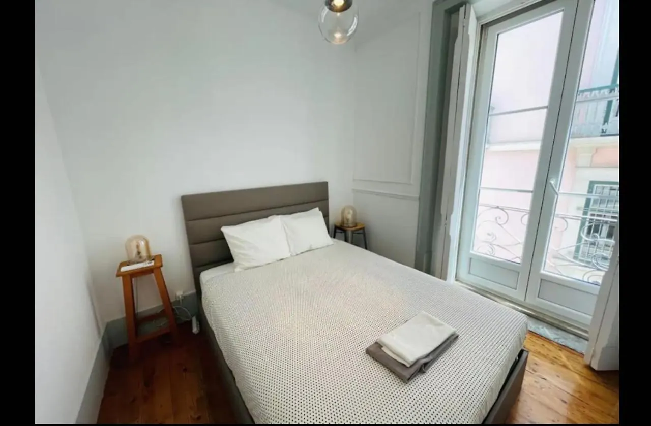 リスボンBeautiful And Stylish 5Br In The Heart Of Chiadoアパートメント ポルトガル