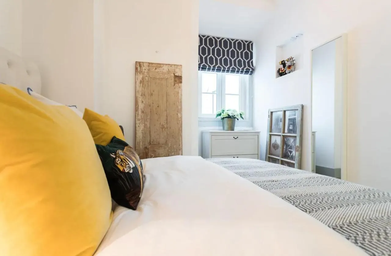 リスボンBeautiful And Stylish 5Br In The Heart Of Chiadoアパートメント 0*, リスボン